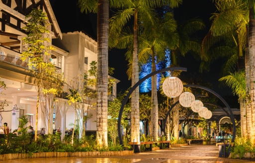 Bagatelle Mall illuminated at night, Voilà hotel