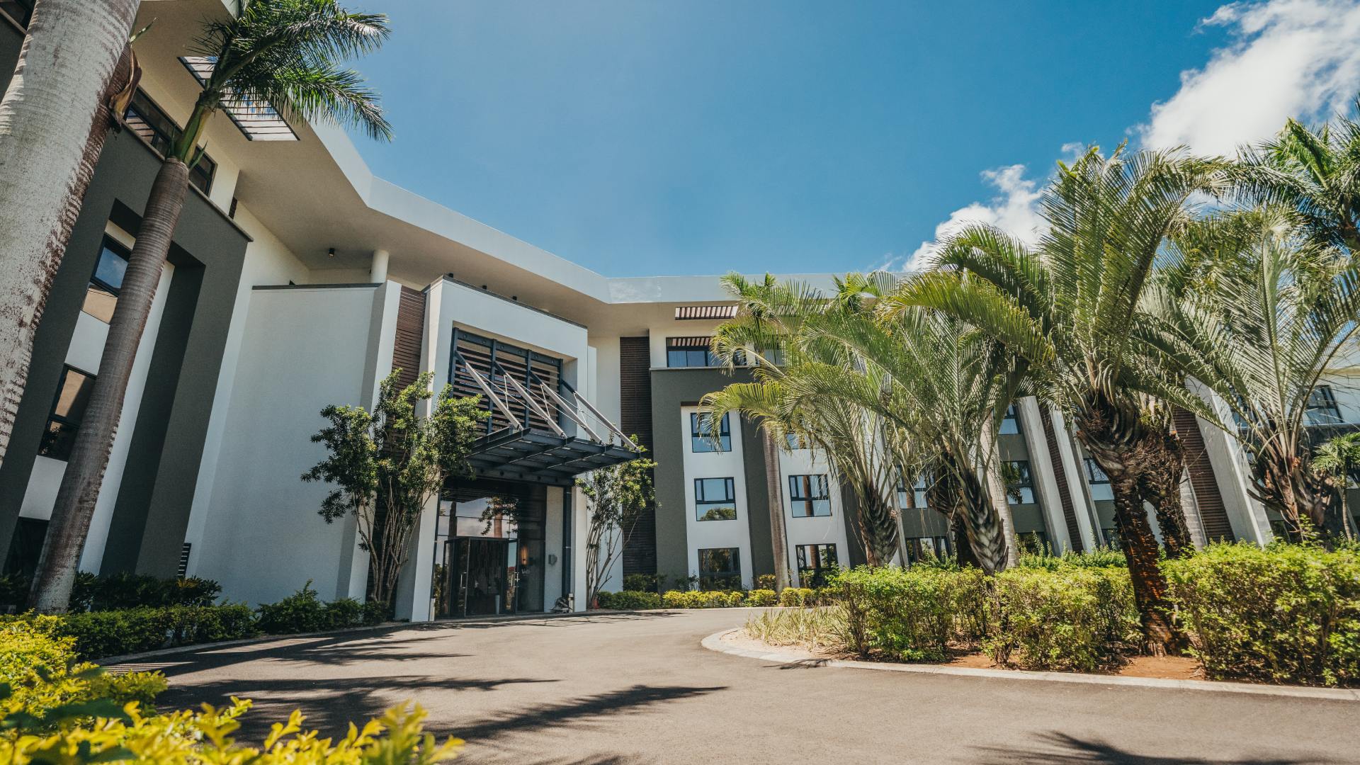Exterior view of Voilà Hotel Bagatelle in Moka, Mauritius